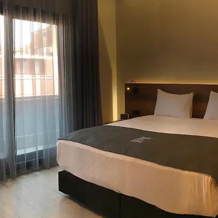 Hotel Emen's