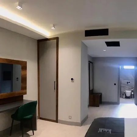 Emen's Hotel 4*