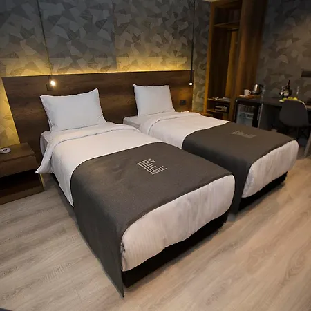 Emen's Hotel 4*
