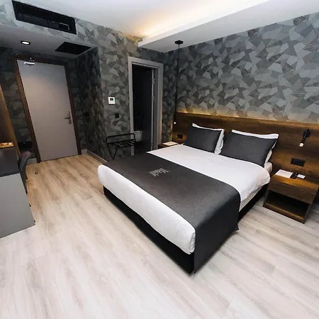 Hotel Emen's