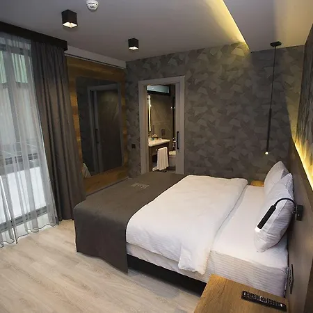 فندق إيمنز 4*